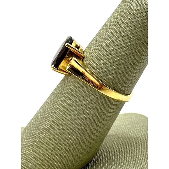 14K Yellow Gold Red Oval Stone Ring (15516) - Picture 9 of 9